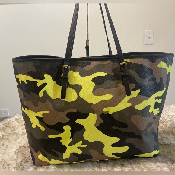 MICHAEL Michael Kors Jet Set Acid Yellow & Brown Camo Tote & Wallet BUNDLE EUC - Picture 4 of 15